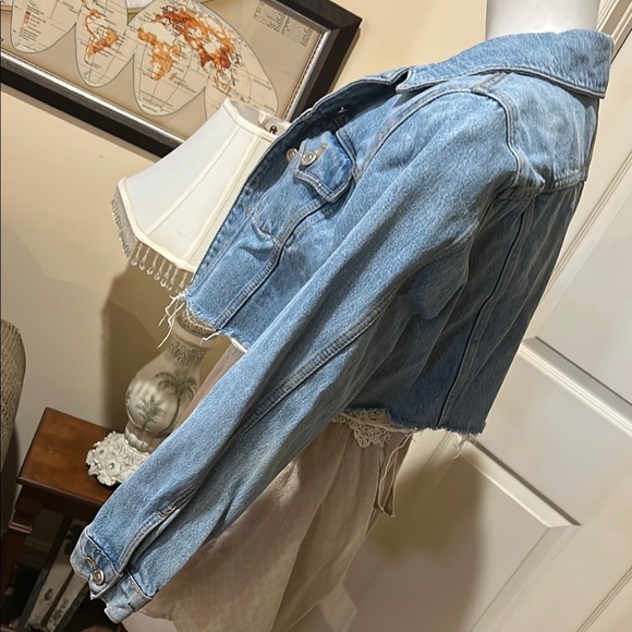 Topshop Light Blue Denim Jacket Cropped, Raw Hem. Size 6 - Picture 5 of 10